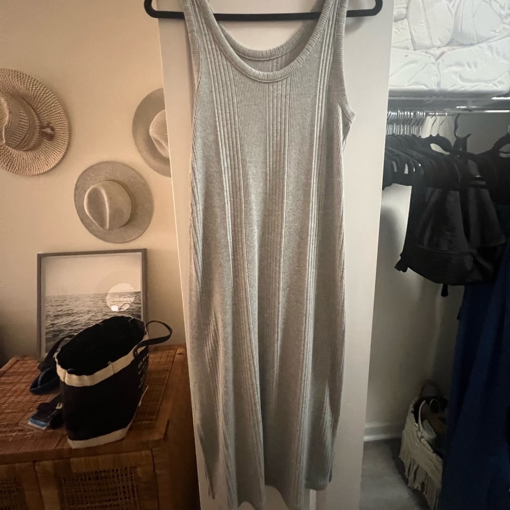 Light gray midi cotton dress. Large. Great condition.
